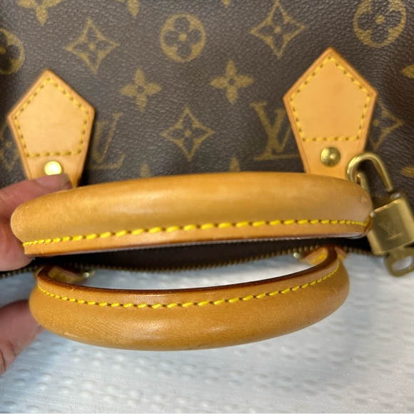 Authentic Louis Vuitton monogram speedy - Picture 9 of 15